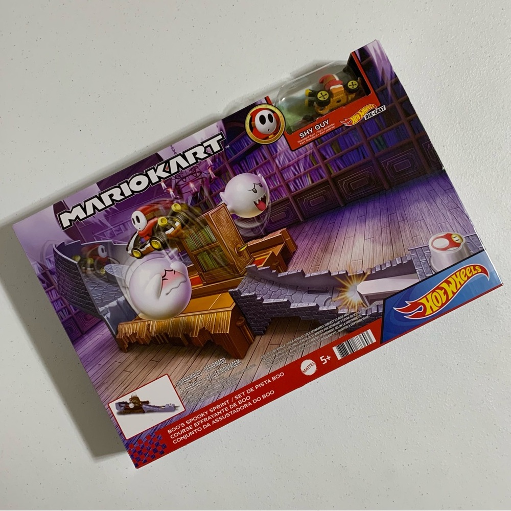 Hot Wheels® Mario Kart™ Boo’s Spooky Sprint Track Set-New - Picture 3 of 8